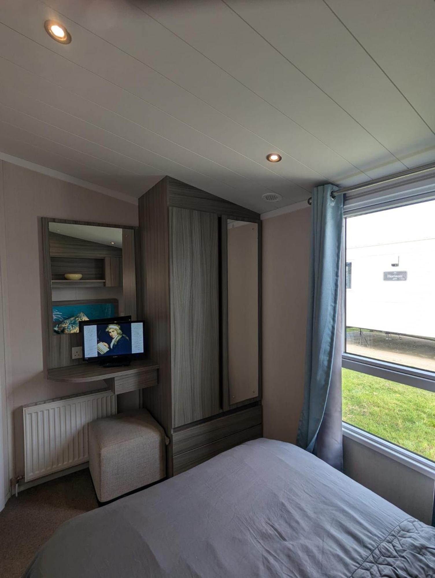 Beautifully Presented Dog Friendly Caravan On Very Popular Littlesea Holiday Haven Park Weymouth Wyke Regis Exteriér fotografie