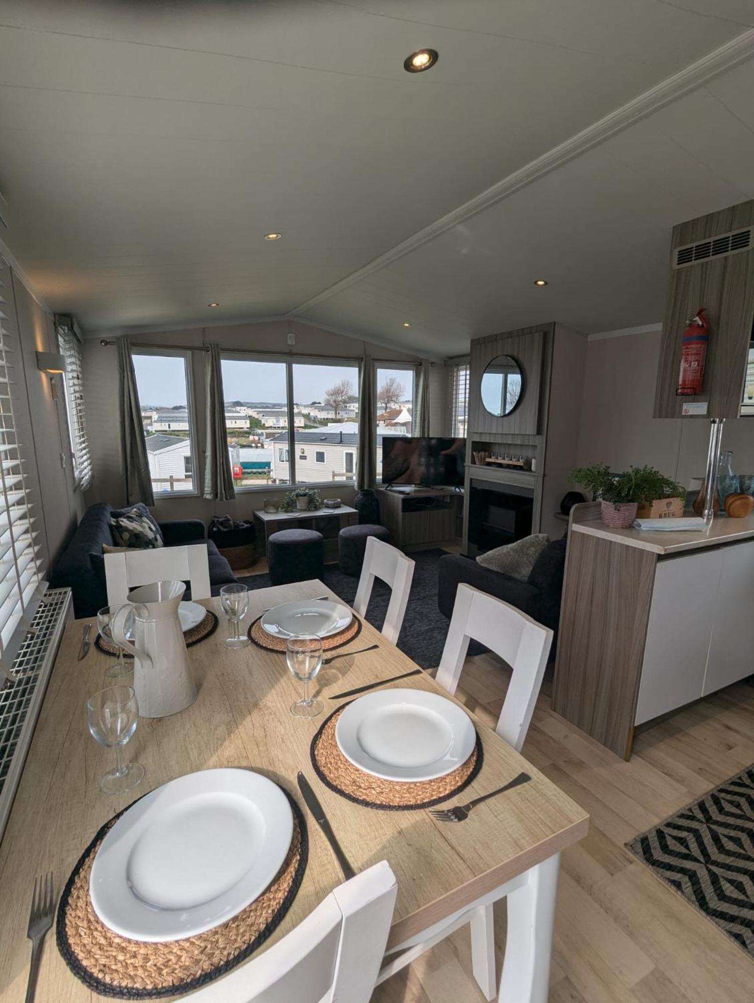 Beautifully Presented Dog Friendly Caravan On Very Popular Littlesea Holiday Haven Park Weymouth Wyke Regis Exteriér fotografie